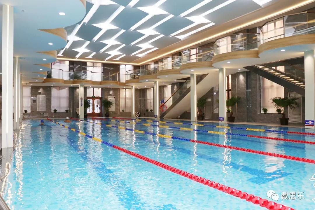 <b>���˱���ѩ�صı߾�С�ǣ�����������ʲô�����ں�����Ӿ�����ξ��Σ�</b>