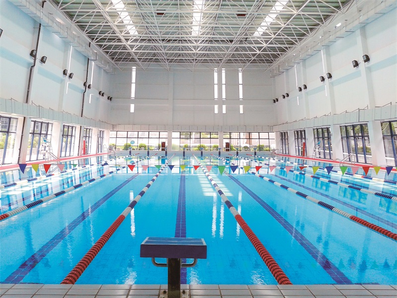 ѧУ��Ӿ��ˮ���óͷ�װ������Щ��������������Ҫ����ѡ��������������