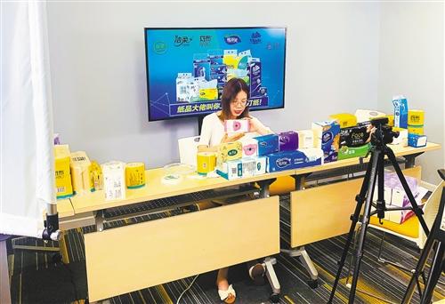 探店1天：直播带货一天卖20万是什么体验？(图1)